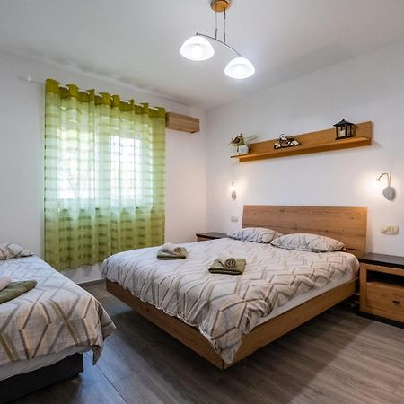 Vila Veronika 2 Pula Luaran gambar