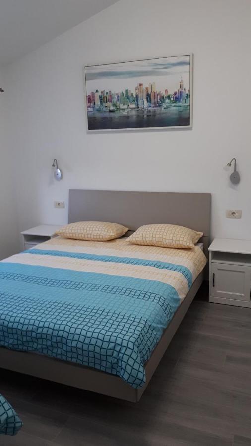 Vila Veronika 2 Pula Luaran gambar