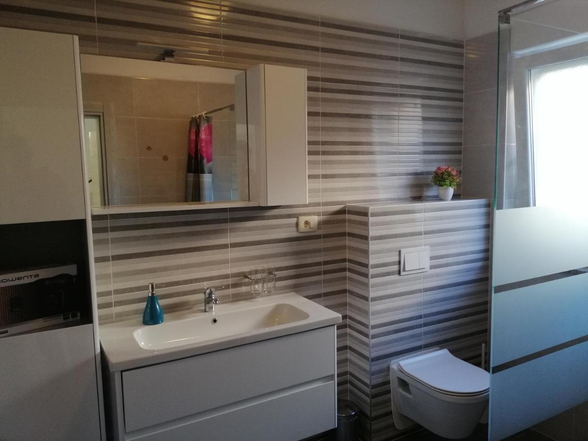 Vila Veronika 2 Pula Luaran gambar