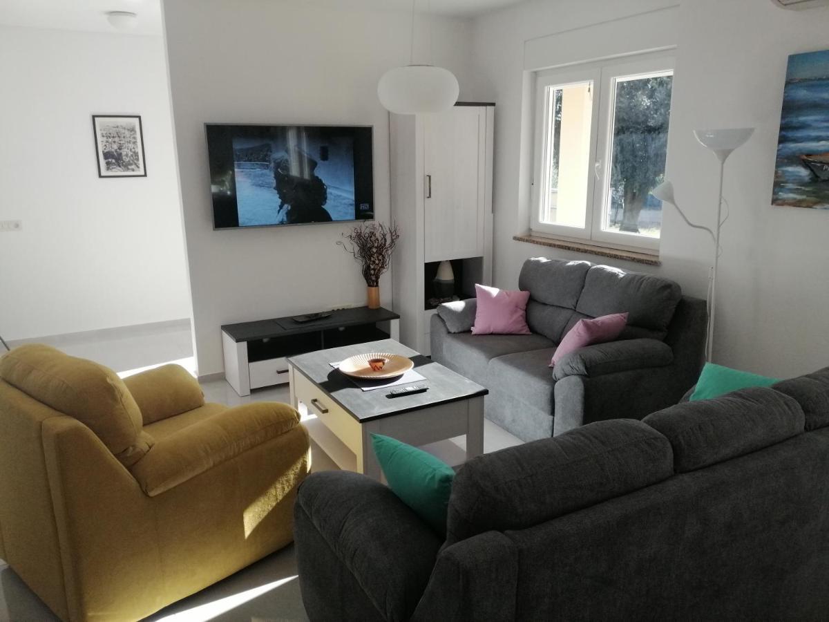 Vila Veronika 2 Pula Luaran gambar
