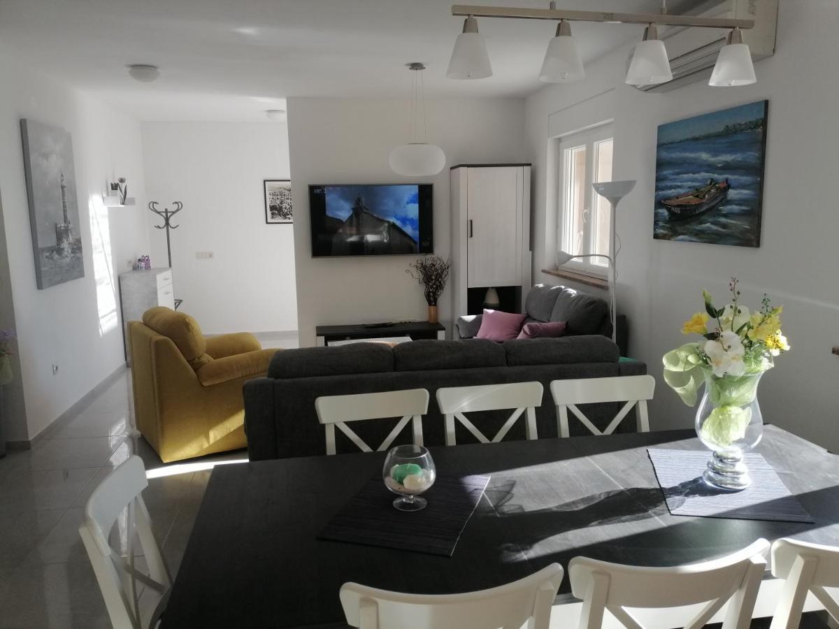 Vila Veronika 2 Pula Luaran gambar