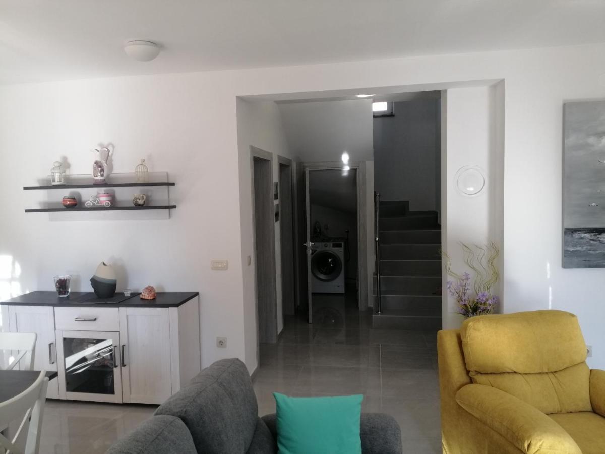Vila Veronika 2 Pula Luaran gambar