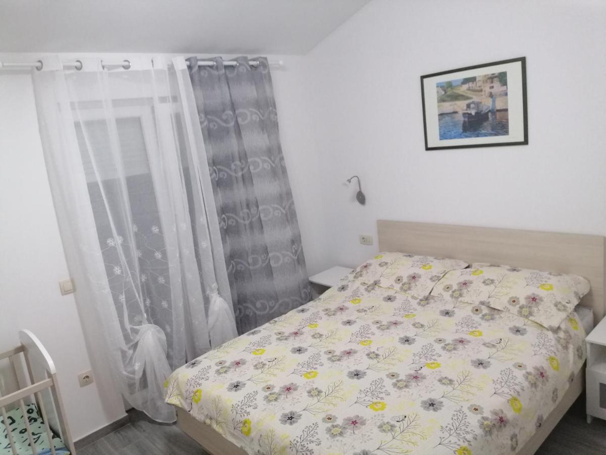 Vila Veronika 2 Pula Luaran gambar