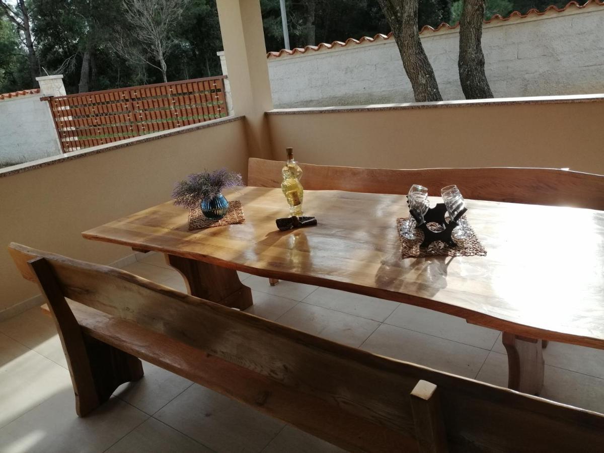 Vila Veronika 2 Pula Luaran gambar