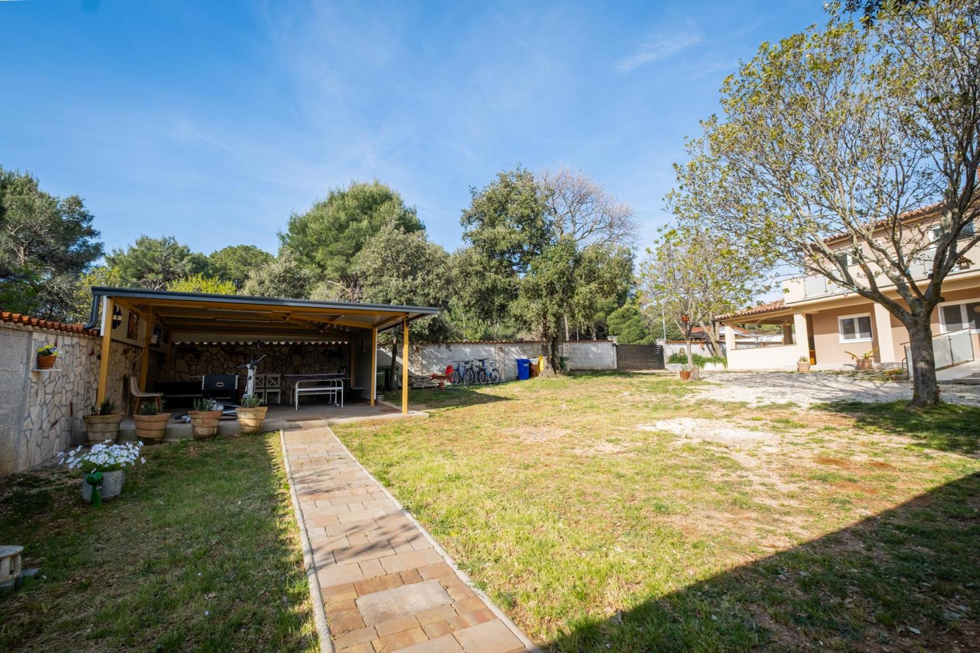 Vila Veronika 2 Pula Luaran gambar