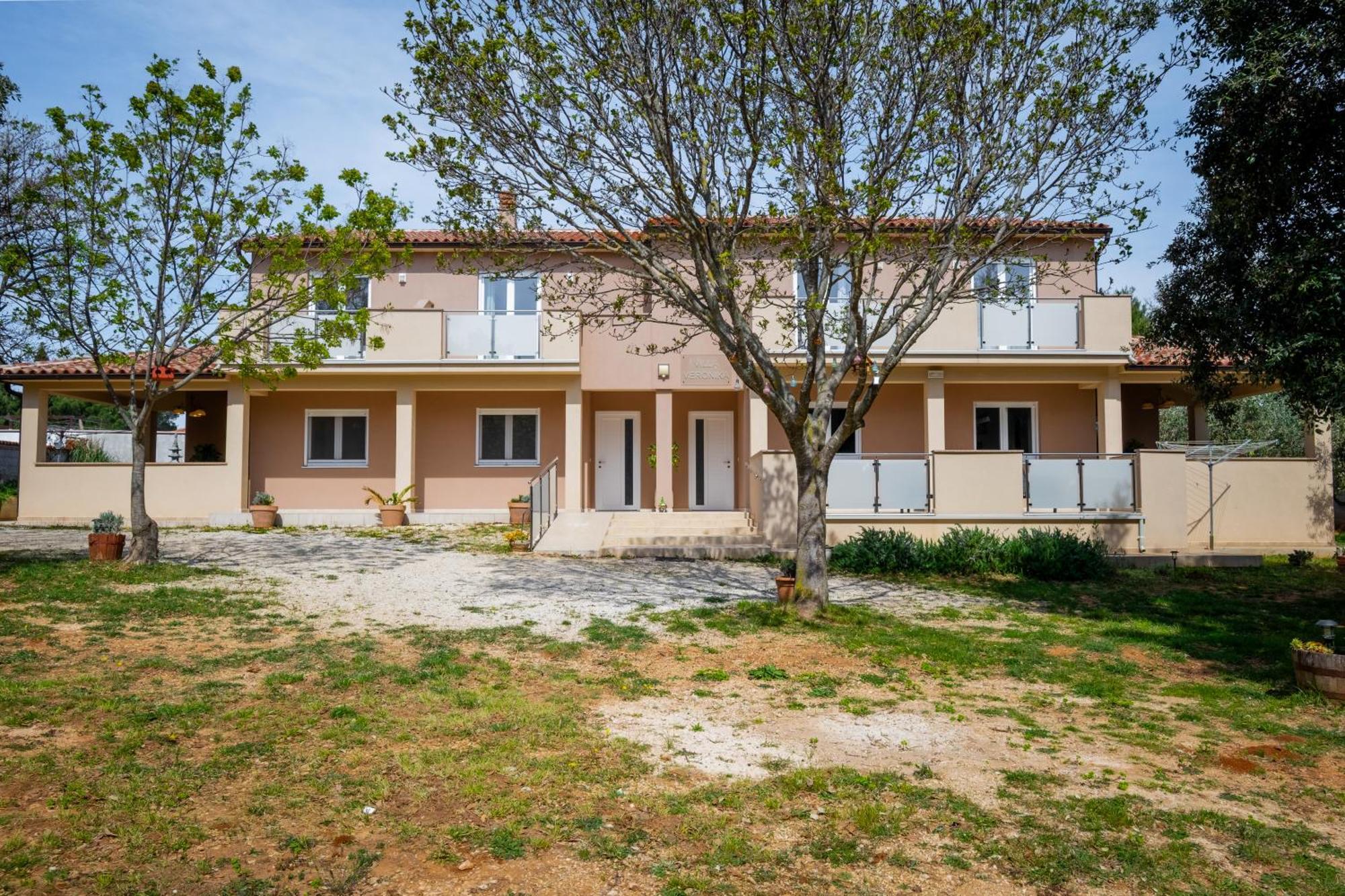 Vila Veronika 2 Pula Luaran gambar